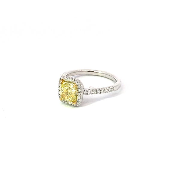 Elegant Baguette Diamond Ring - Image 4