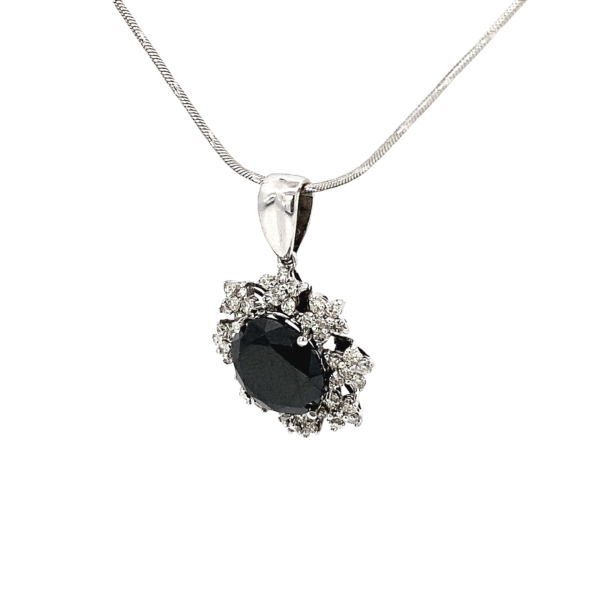 Elegant Black Pendant — изображение 5