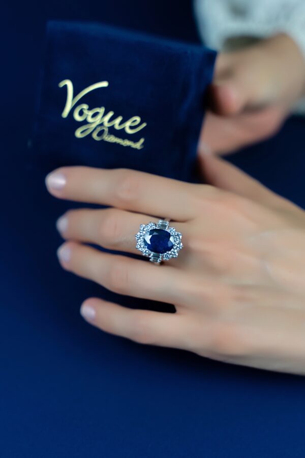 Elegant Sapphire Diamond Ring
