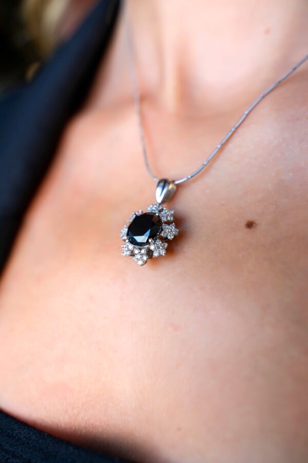 Elegant Black Pendant — изображение 2